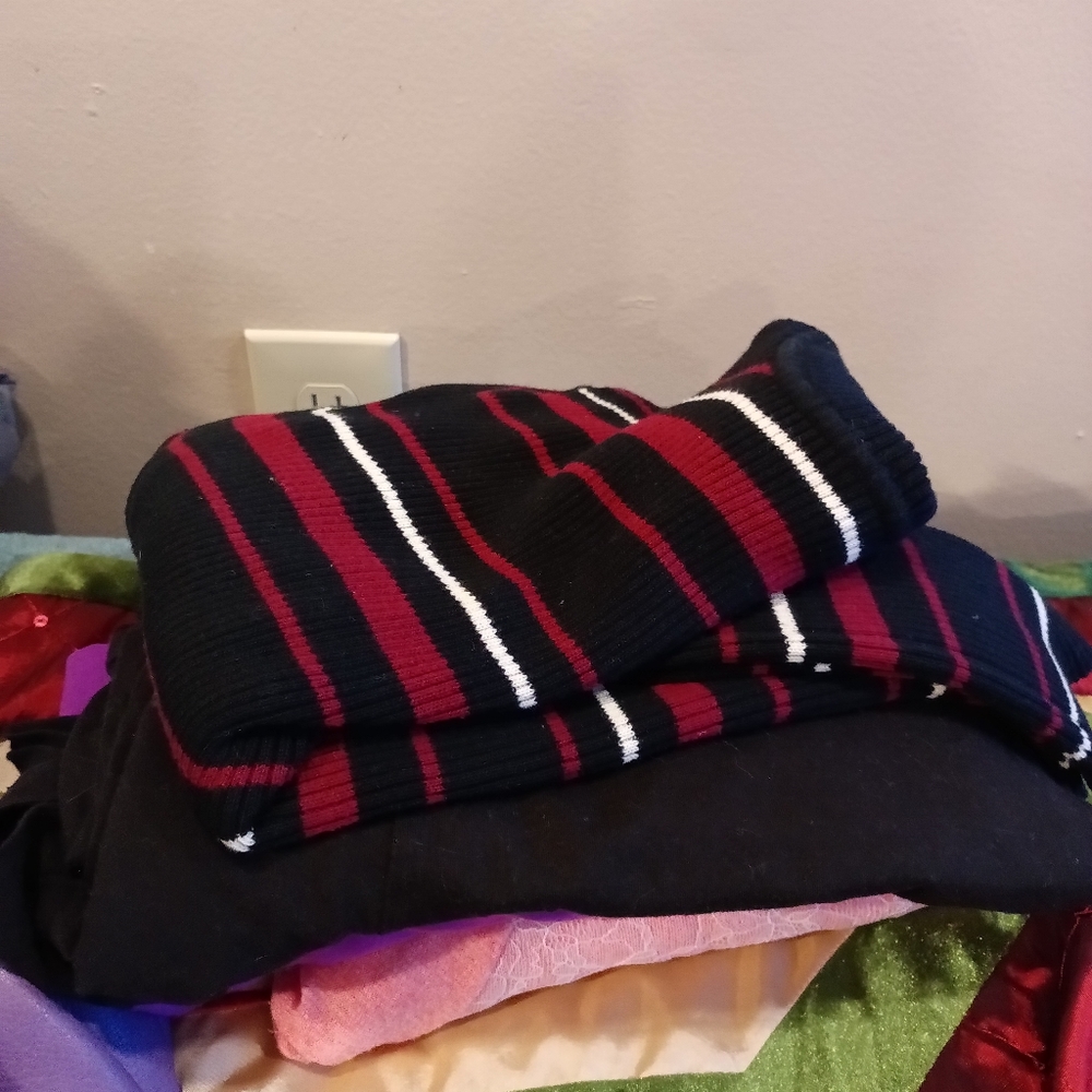 950-38) 4 XL women's shirts